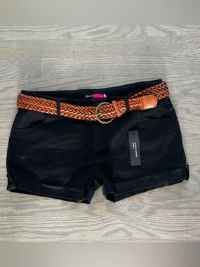NWT A'GACI black shorts paired with a brown braided faux-leather belt size large